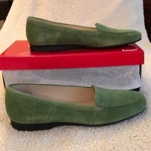 NWT Talbots Bright Green Suede Loafers 7N